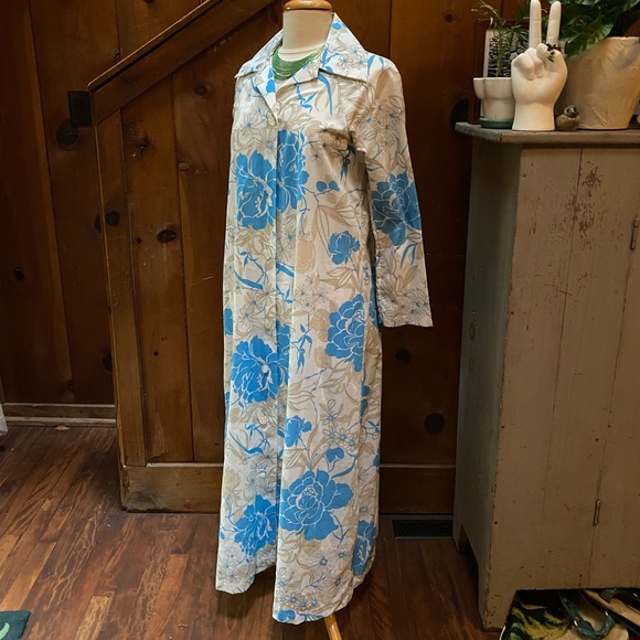 Vintage 70s Floral MuuMuu Caftan with Pockets - Picture 3 of 8